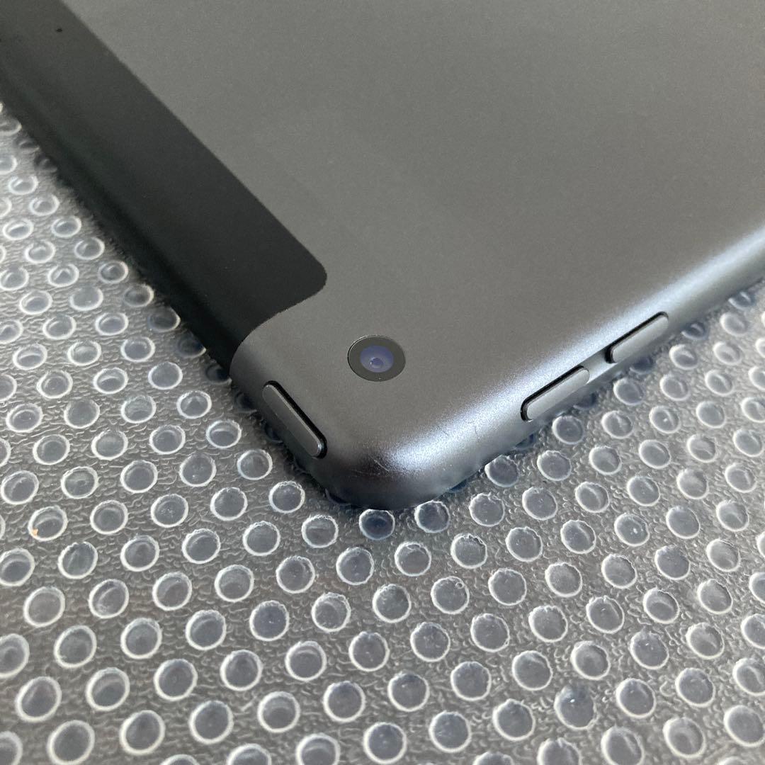 3659【早い者勝ち】電池最良好☆iPad8 第8世代 32GB SIMフリー☆