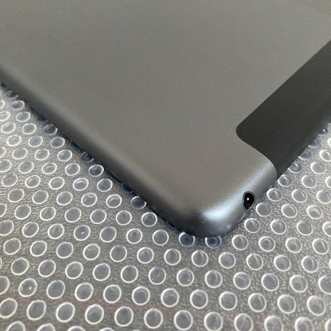 3659【早い者勝ち】電池最良好☆iPad8 第8世代 32GB SIMフリー☆