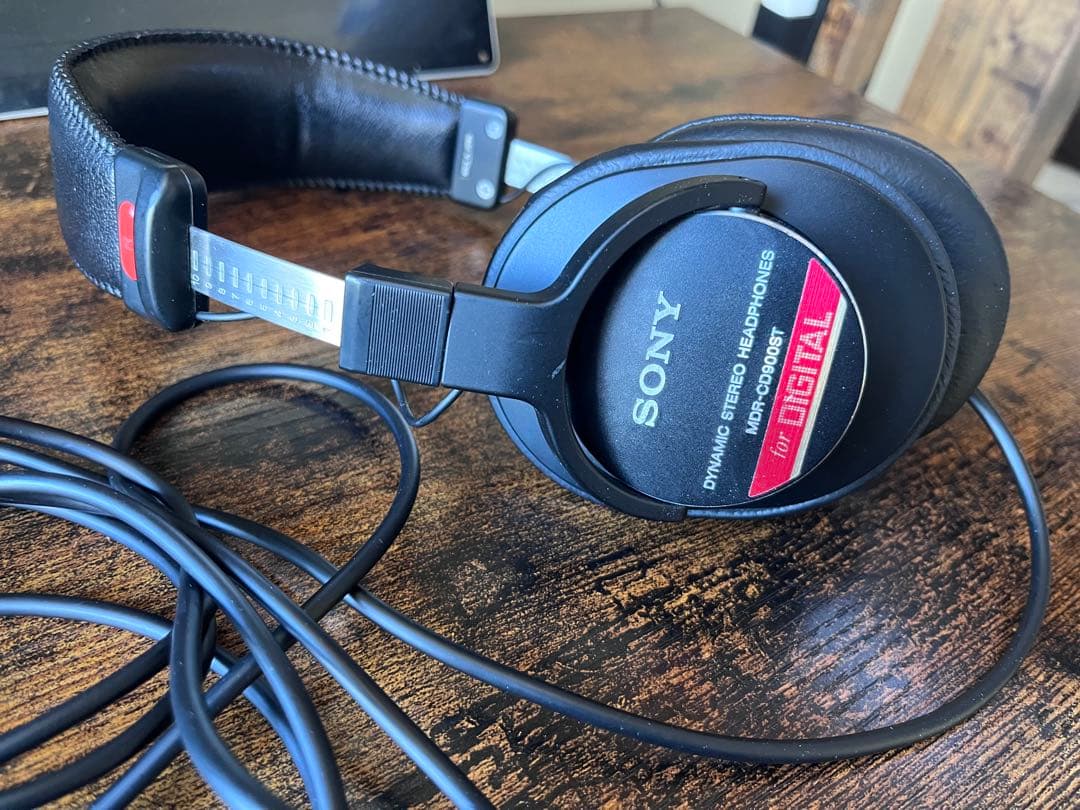♣️ SONY 有線 密閉型スタジオモニターヘッドホン 黒 MDR-CD900ST