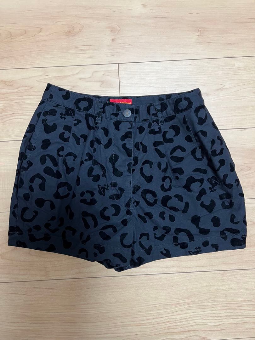 vivienne westwood レオパ　黒　ショートパンツ