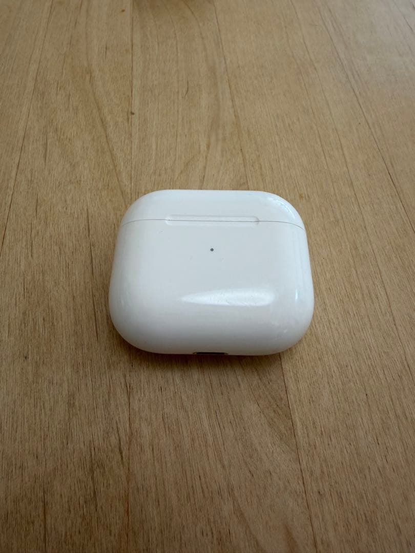美品 Apple AirPods (第３世代) 無線 本体 ホワイト
