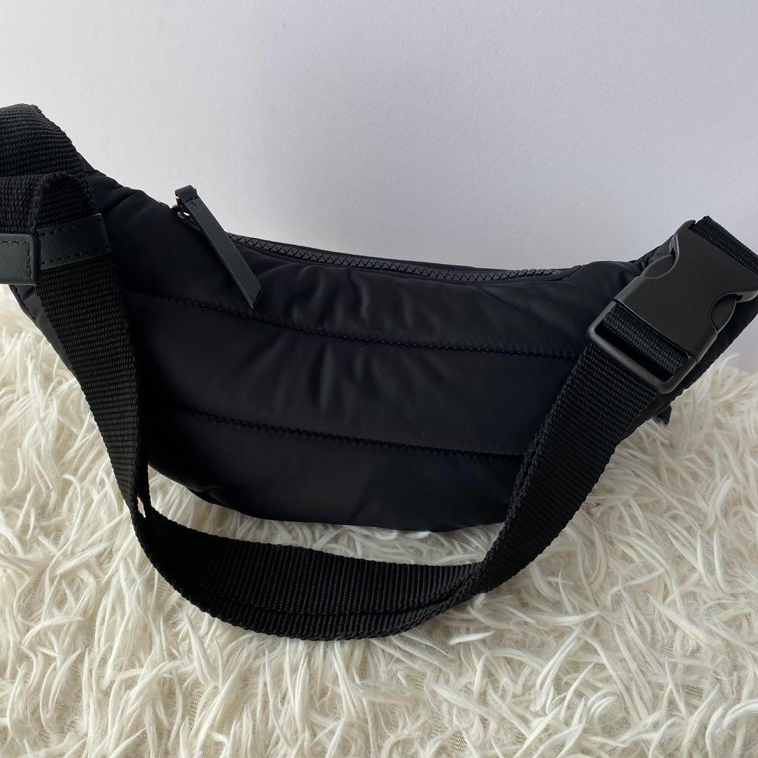 美品　TORY BURCH ボディバッグ　ウエスト　バッグ　黒　ブラック