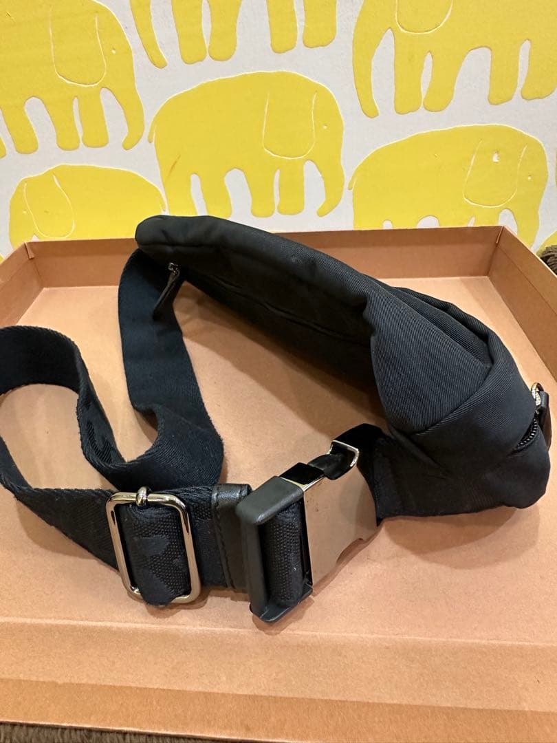 【美品】ステラマッカートニー　ボディバッグ　ロゴベルト