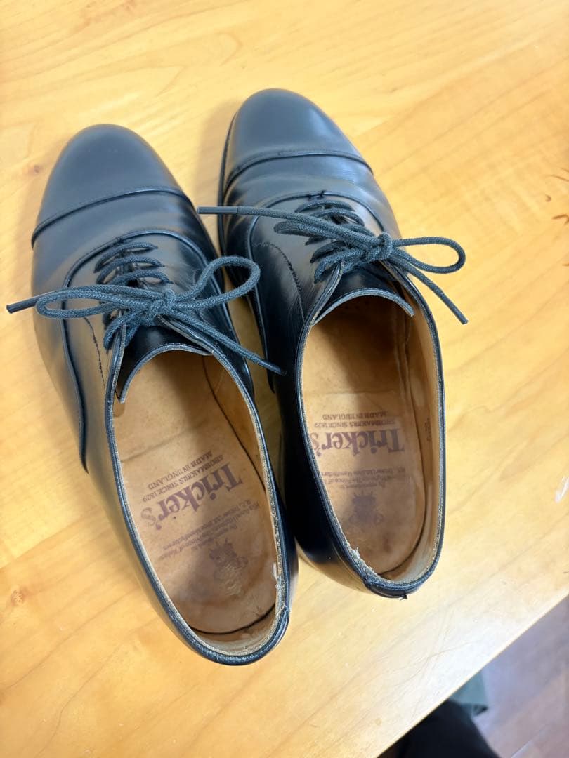 Tricker's ブラック ドレスシューズ