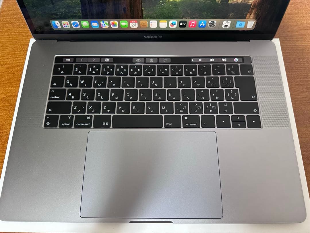 Macbook Pro 15インチ 2018 i7 512GB