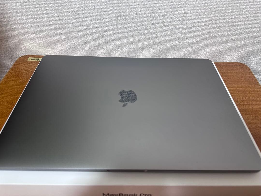 Macbook Pro 15インチ 2018 i7 512GB