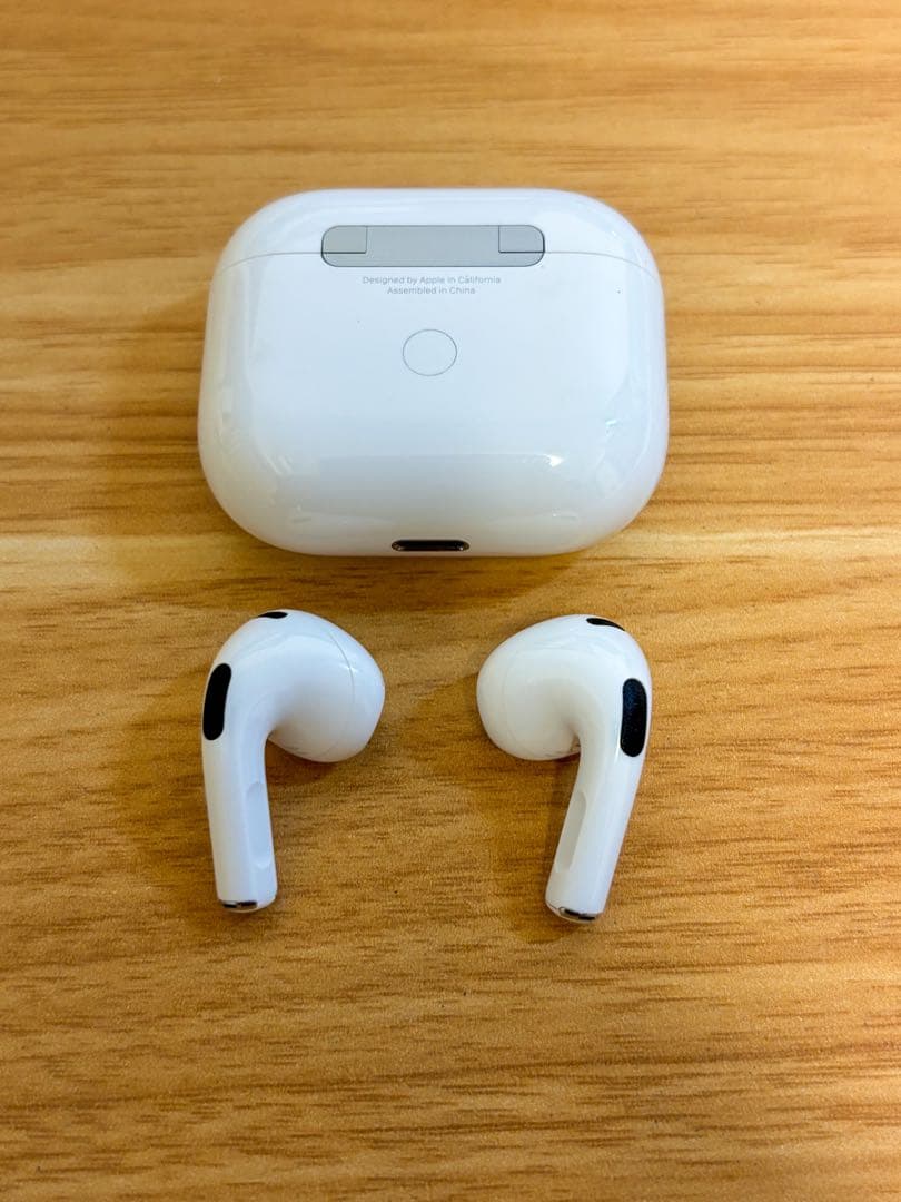 【美品】Apple AirPods 第3世代 A2564 シリコンケース付