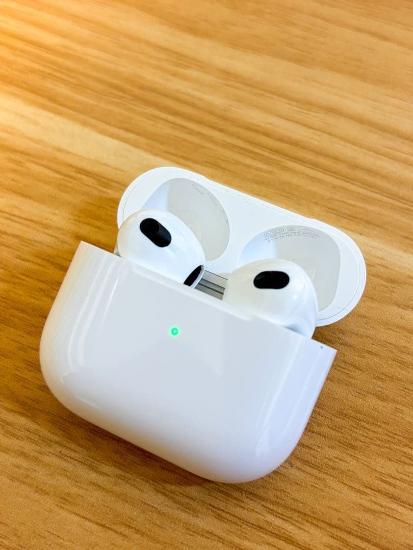 【美品】Apple AirPods 第3世代 A2564 シリコンケース付