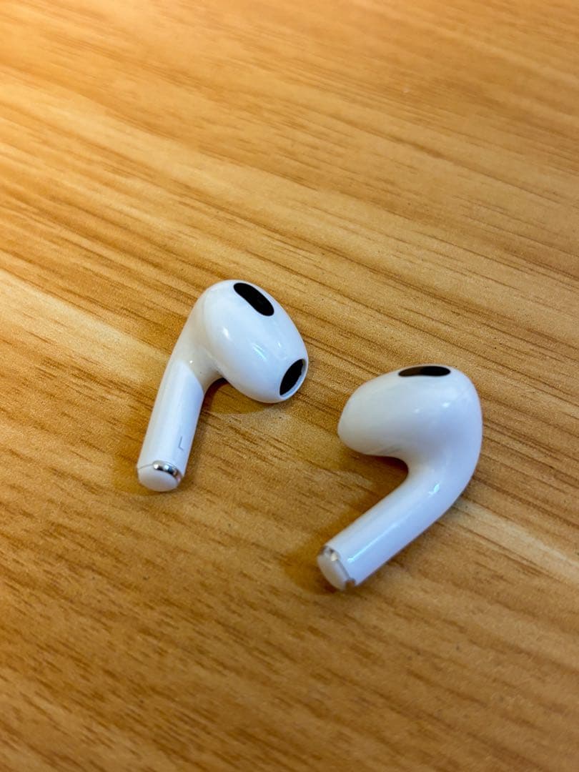 【美品】Apple AirPods 第3世代 A2564 シリコンケース付