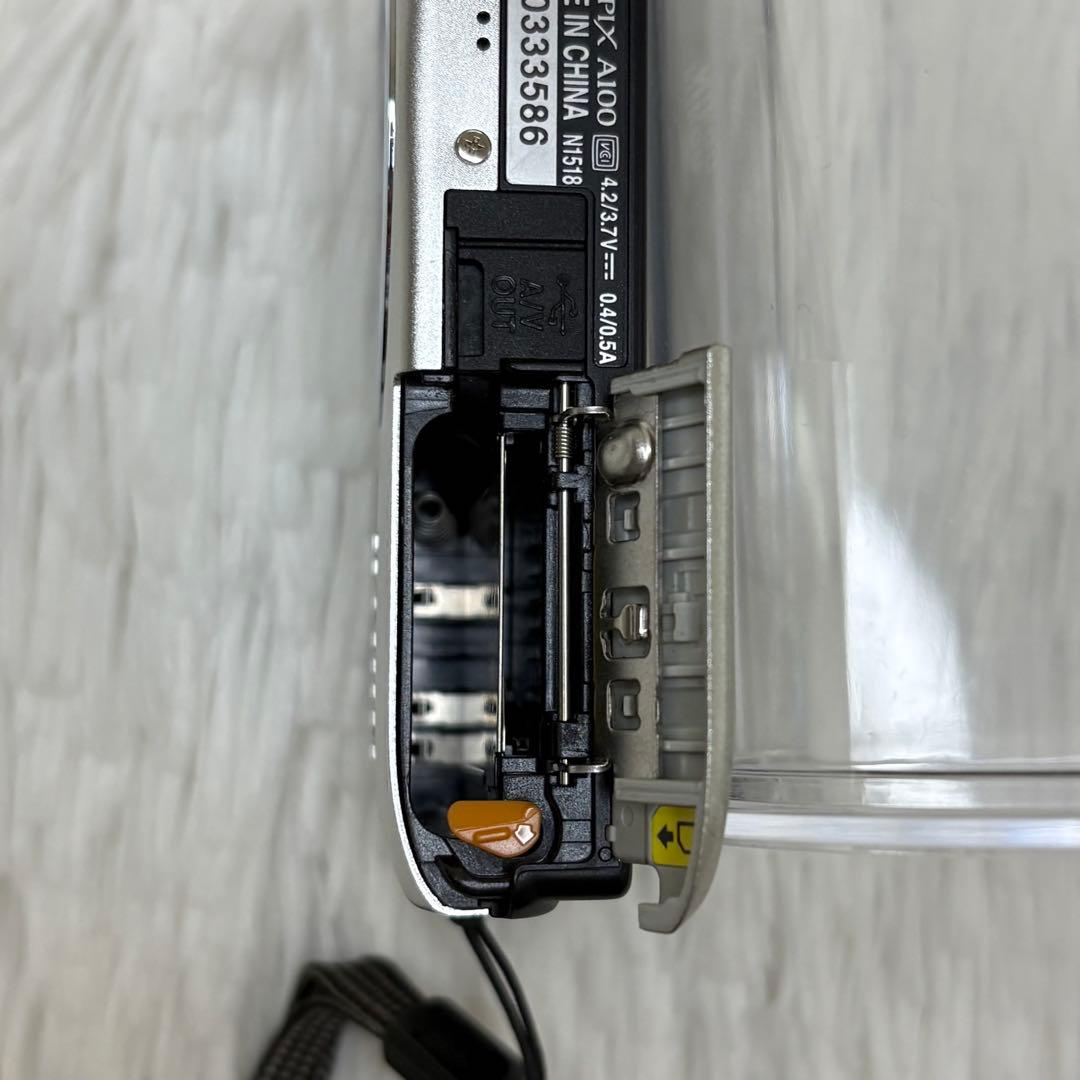 美品　Nikon カメラ　COOLPIX A100 充電器　シルバー　コンデジ