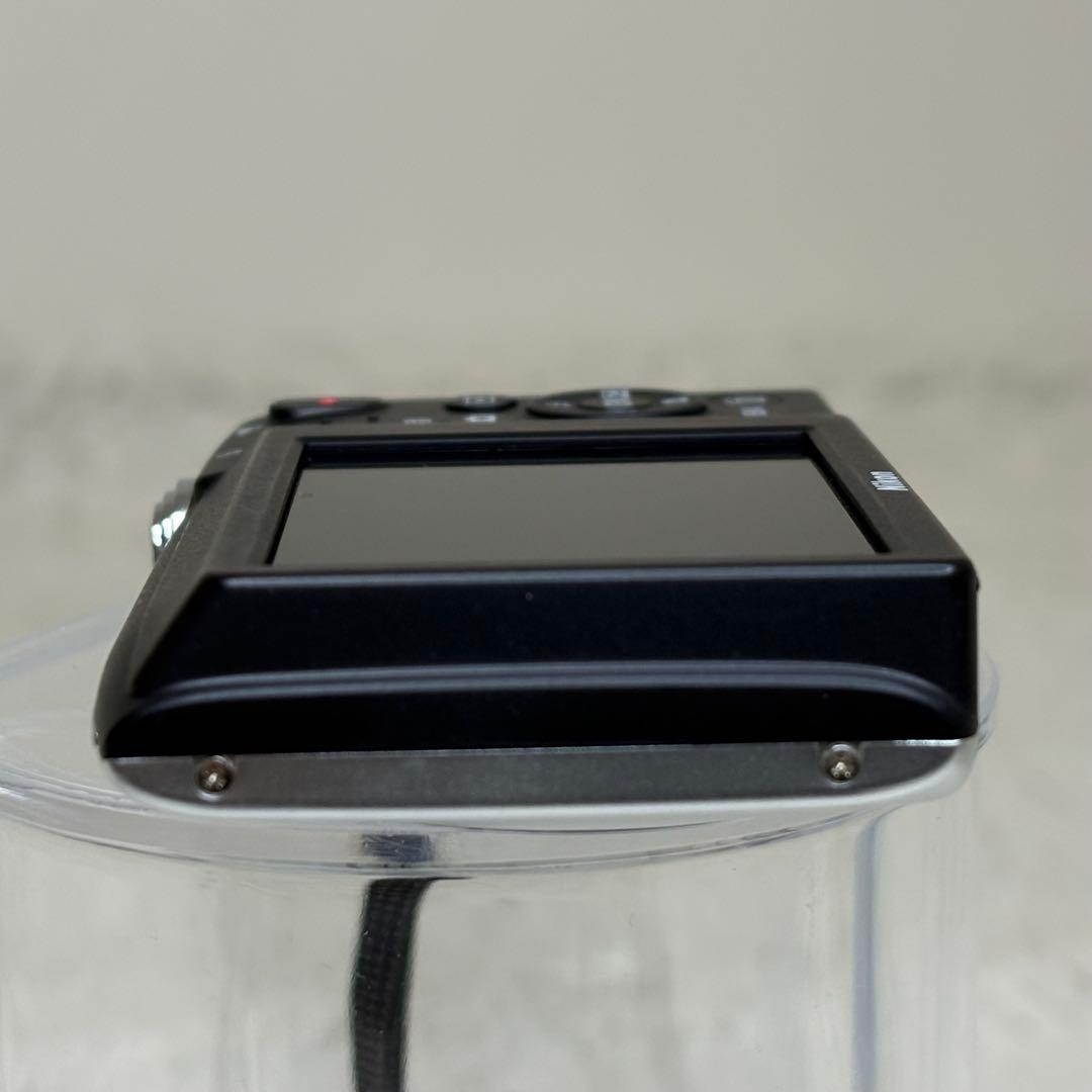 美品　Nikon カメラ　COOLPIX A100 充電器　シルバー　コンデジ