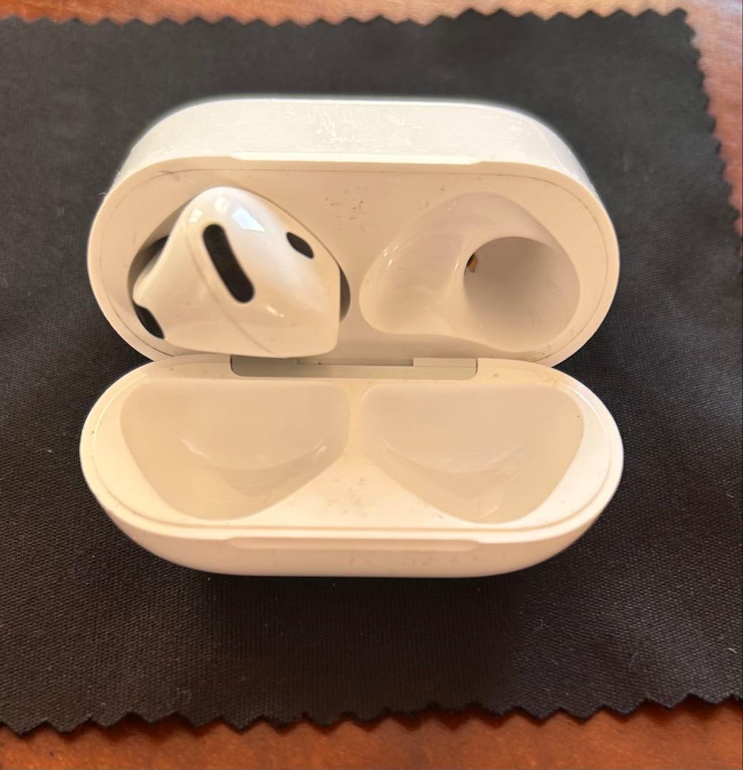 【保証期間内】AirPods4 右耳のみ　充電ケース付き
