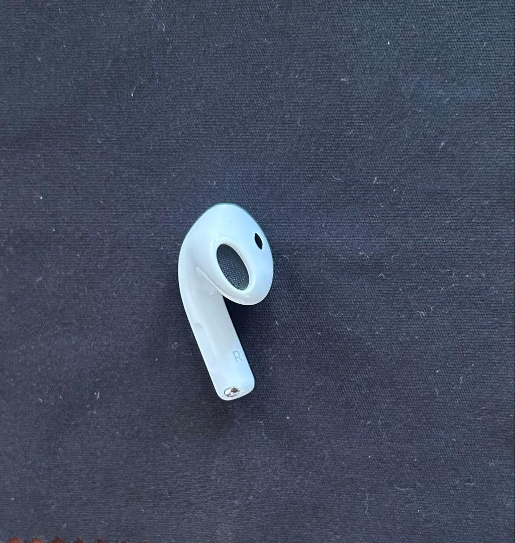 【保証期間内】AirPods4 右耳のみ　充電ケース付き