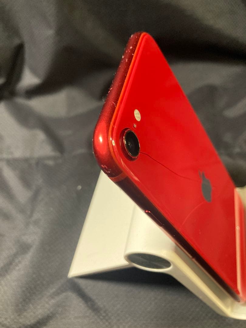 Apple iPhone SE2 レッド 128 GB 背面割れ