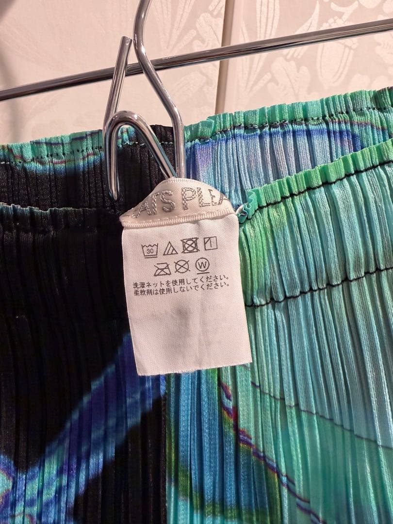 プリーツプリーズ　thermal foods trousers black