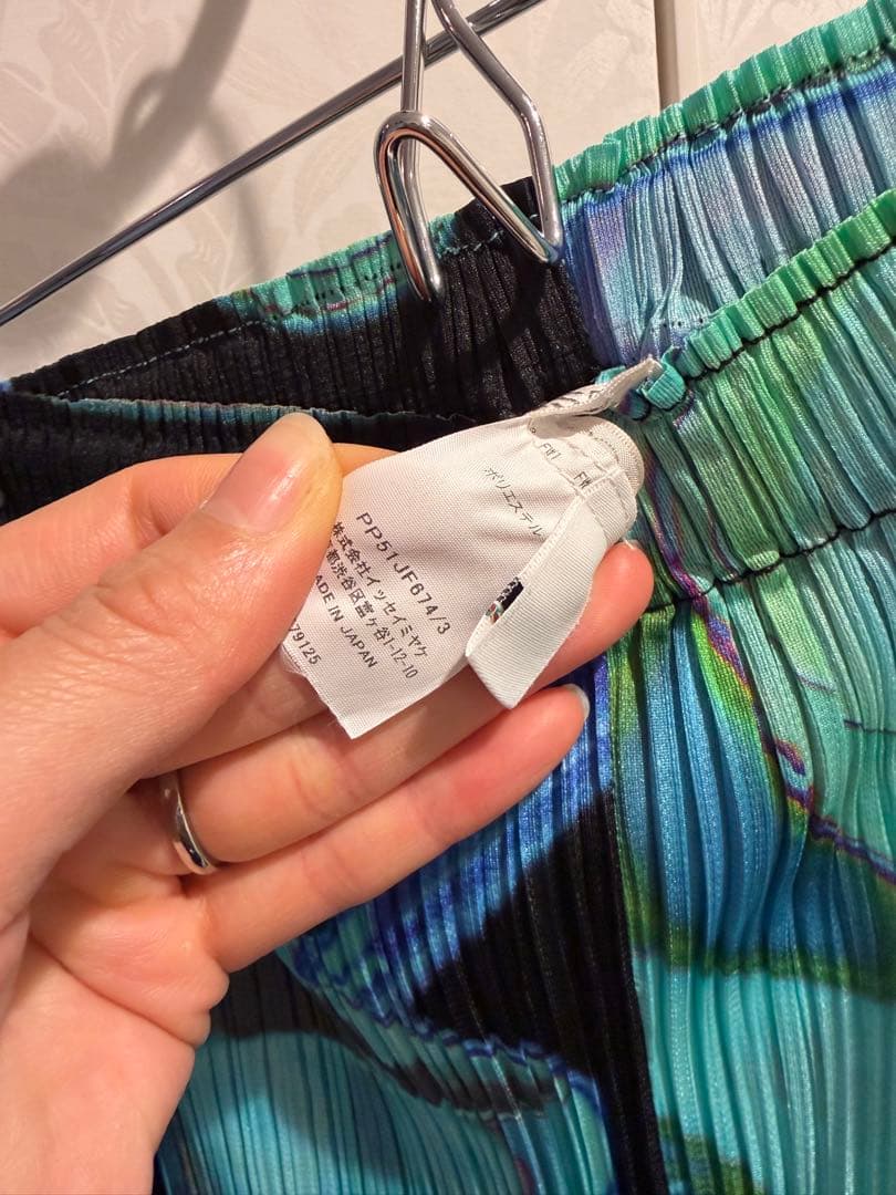 プリーツプリーズ　thermal foods trousers black