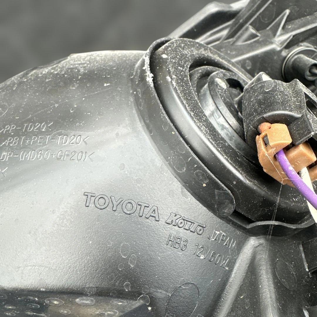 トヨタ プリウス 30系 ヘッドライト左右 KOITO 47-29