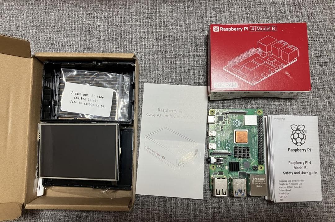 Raspberry Pi 4 B 4GB + 3.5モニターケース付 + 本