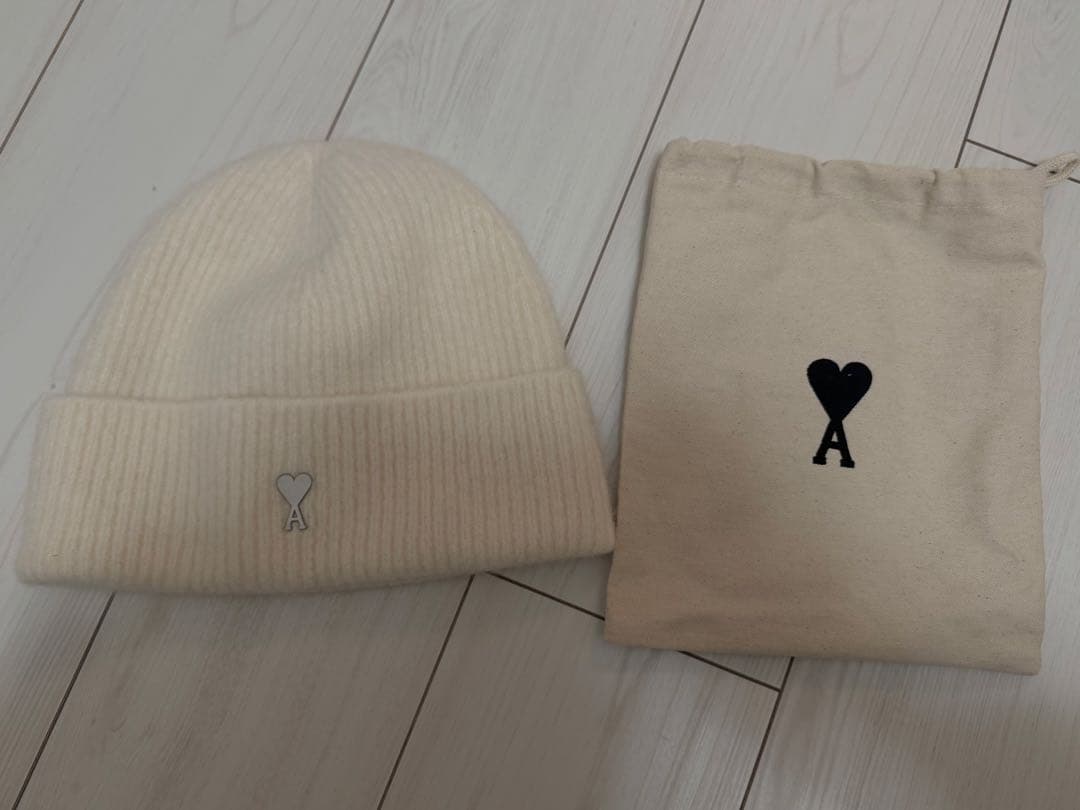 AMI PARISアイボリー ニット帽 収納袋付き