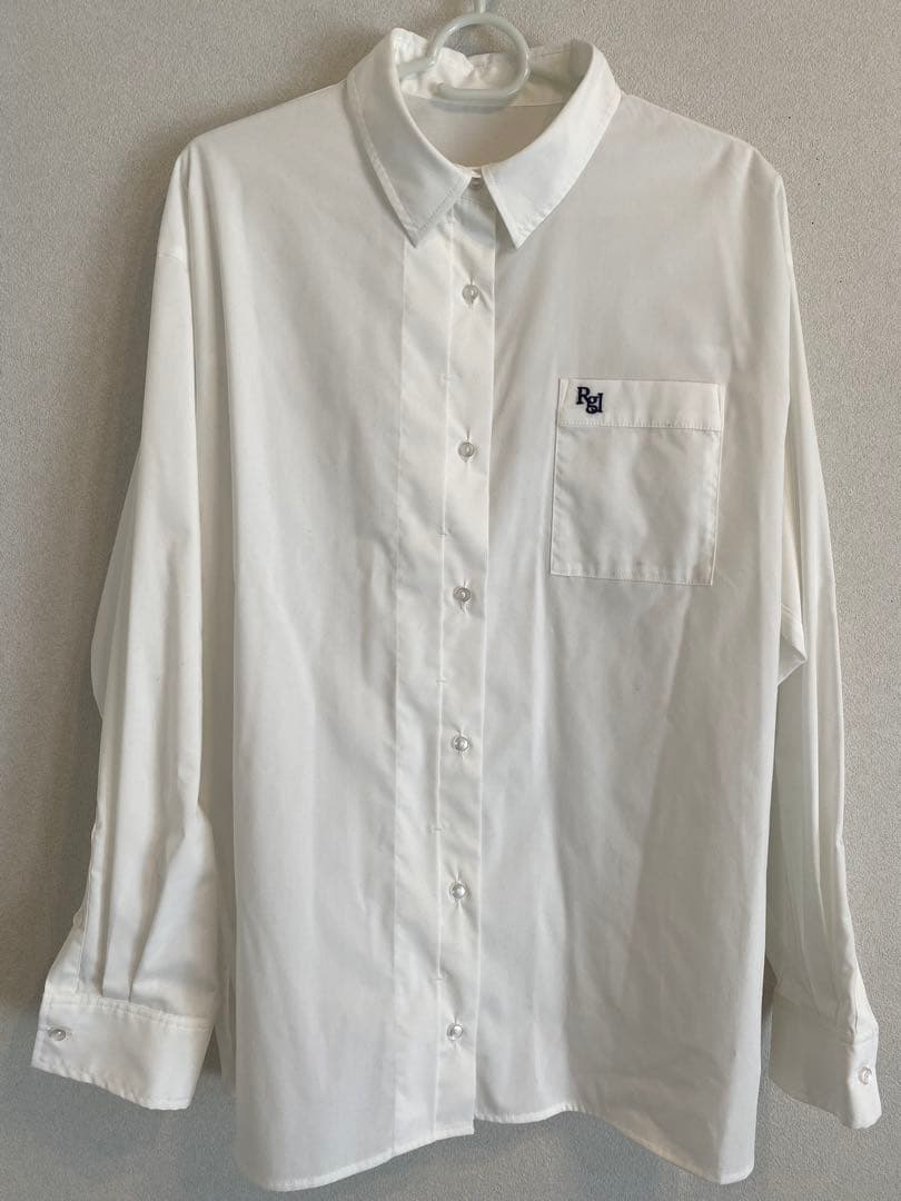 regleam リグリーム ワンポイントビッグシャツ　ホワイト×ネイビー刺繍