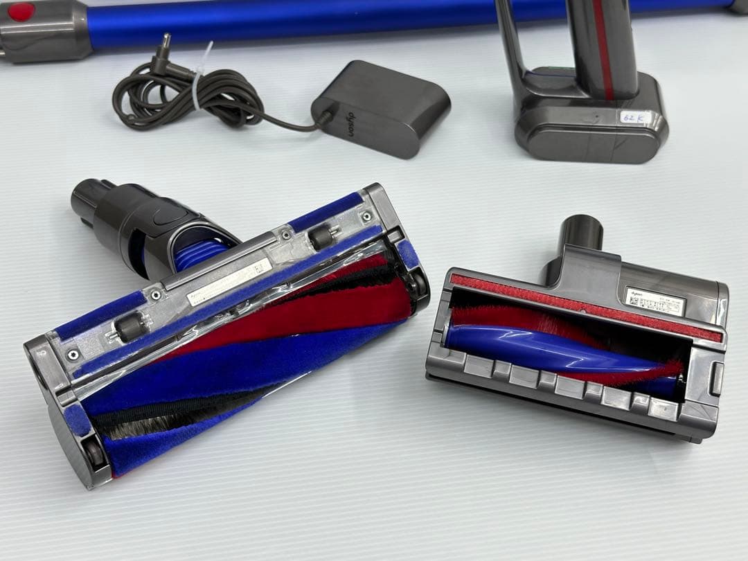 2024年製　ダイソン　掃除機　SV21 本体　ヘッド　パイプ　充電器　セット