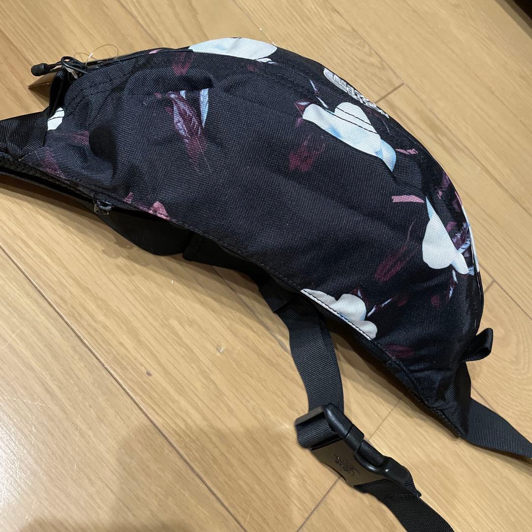 新品タグ付き・THENORTHFACE・ボディバッグ・花柄