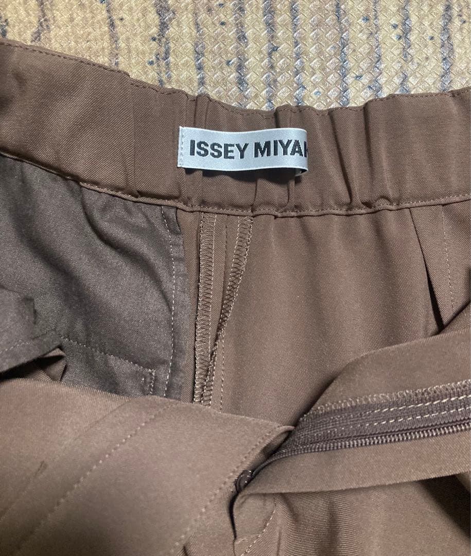 新品同　イッセイミヤケ　パンツ　長ズボン　ブラウン　S-M