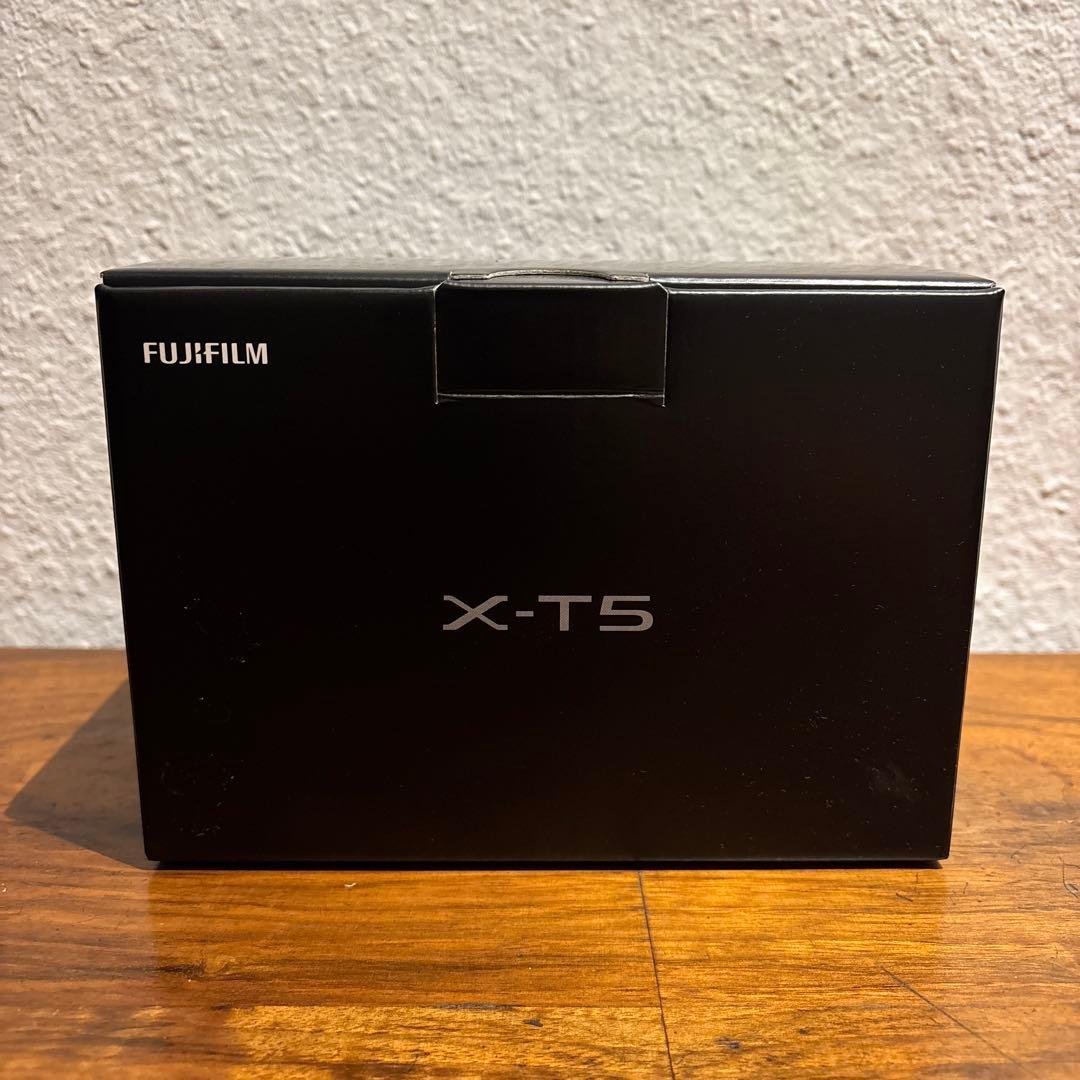 FUJIFILM X-T5 シルバー　ボディ　シャッター回数880回