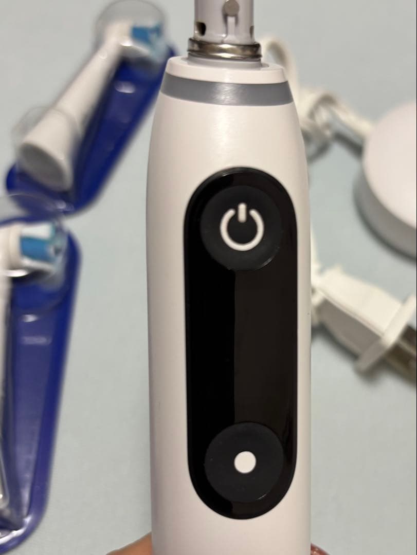 iOシリーズ8 ホワイト [オーラルB /回転式 /AC100V-240V]