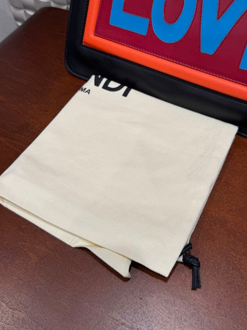 フェンディ ボキャブラリー LOVE ポーチ 小物入れ クラッチバッグ レザー