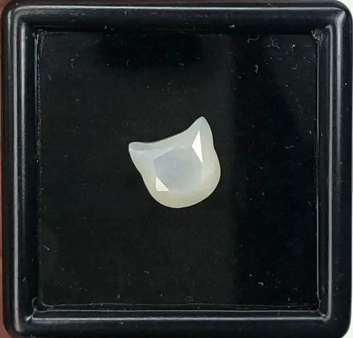 マレーシアすきさま専用　宝石ルース　 希少な天然ムーンストーン1.31カラット！