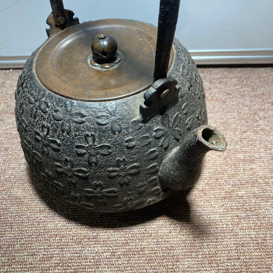 大正期昭和初期晴寿堂花模様鉄瓶