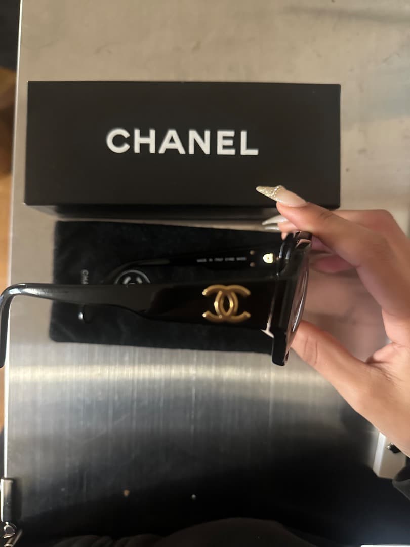 CHANEL ブラック サングラス ゴールドロゴ ケース付き