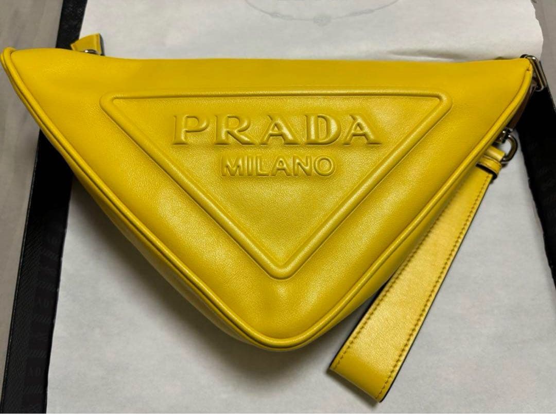 PRADA プラダ トライアングルポーチ バッグ イエロー 男女兼用　新品