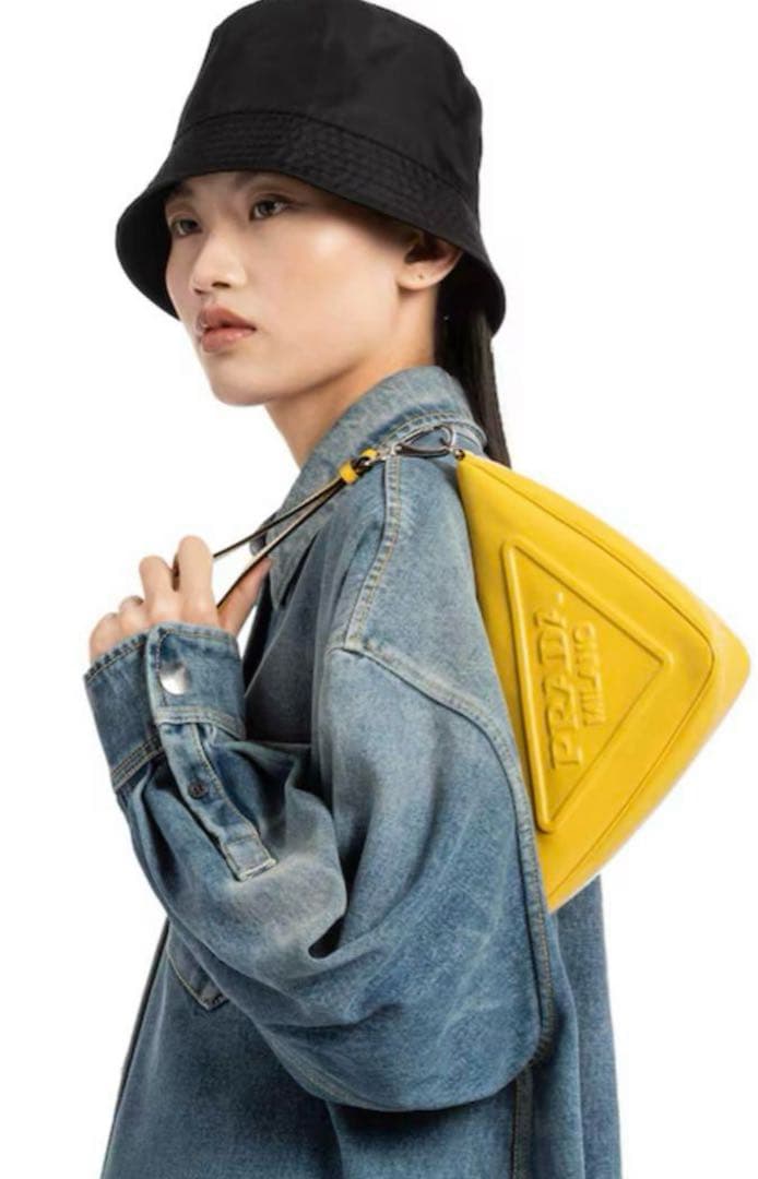 PRADA プラダ トライアングルポーチ バッグ イエロー 男女兼用　新品