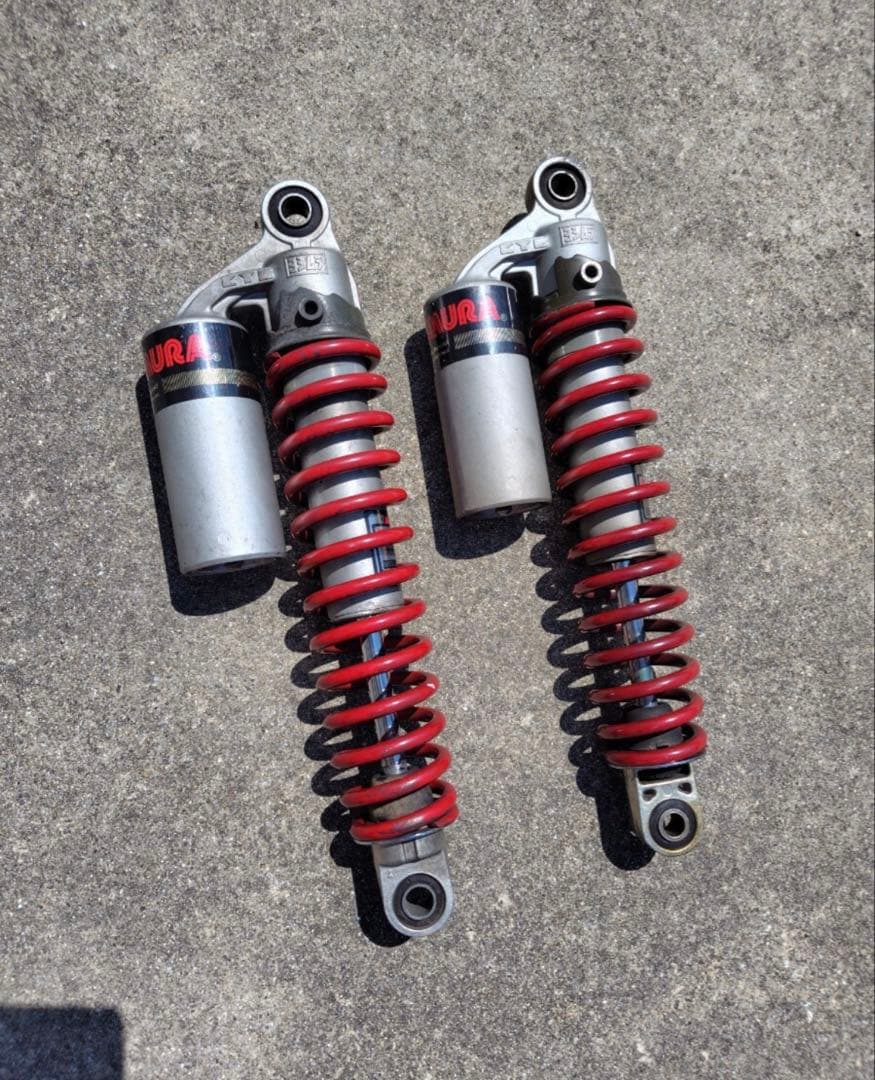 ヨシムラ　KYB　リアサスペンション