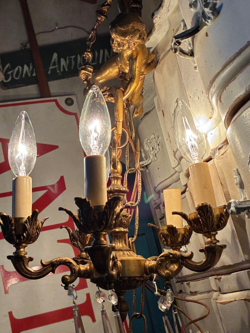サム＆リサです　シャンデリア　吊り下げ　天井　エンジェル　真鍮　ランプ