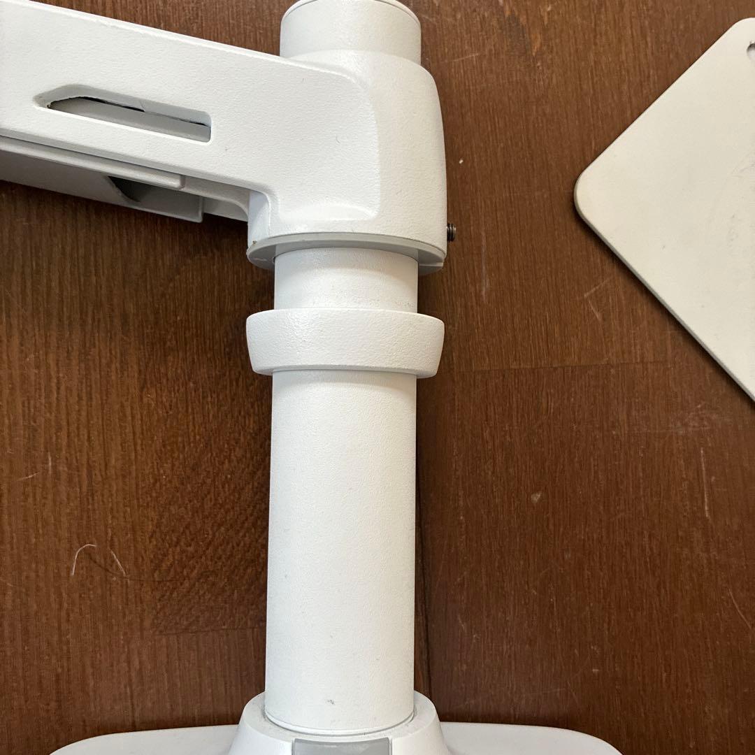 ergotron LX デスクマウントアーム　ホワイトと社外品デスク補強プレート