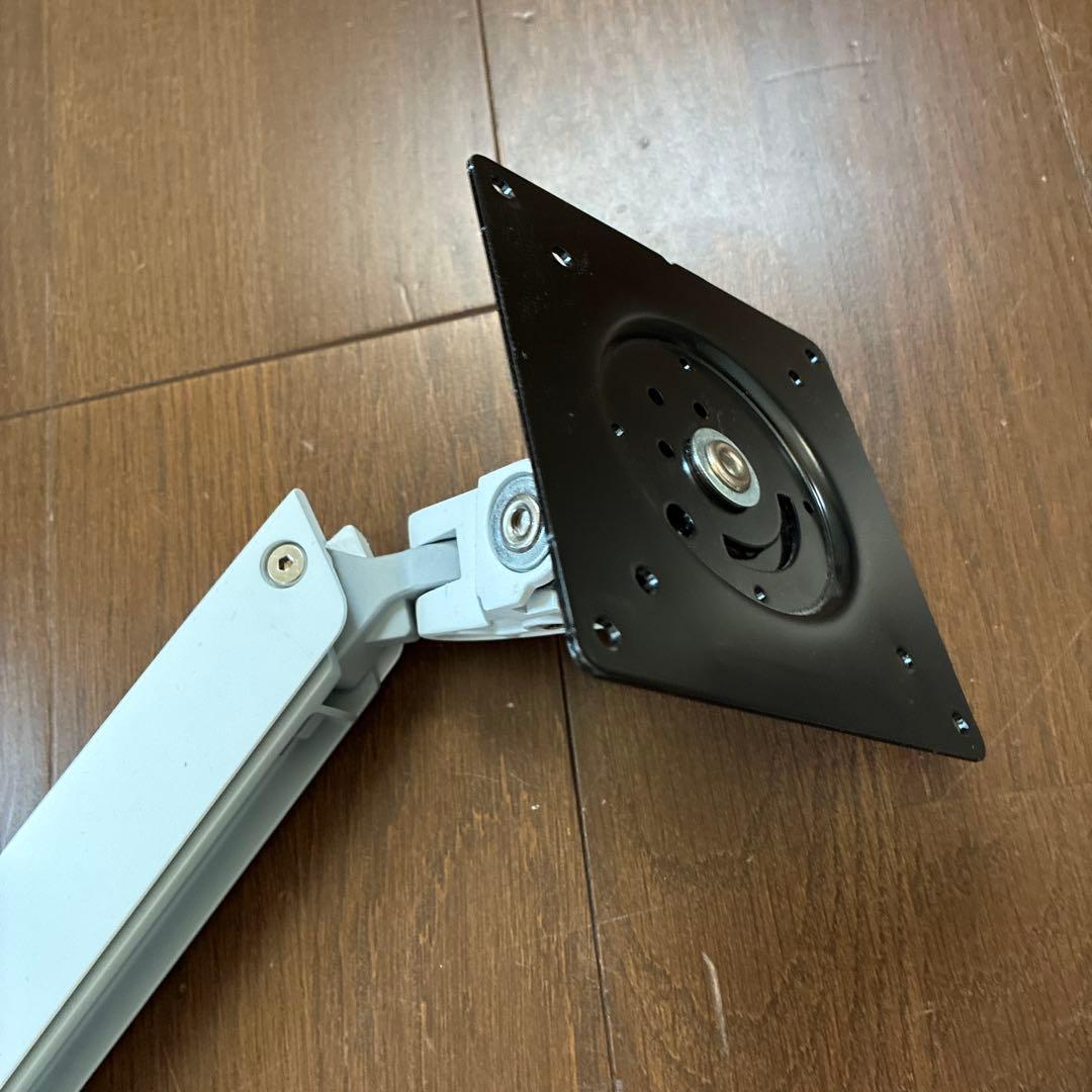 ergotron LX デスクマウントアーム　ホワイトと社外品デスク補強プレート