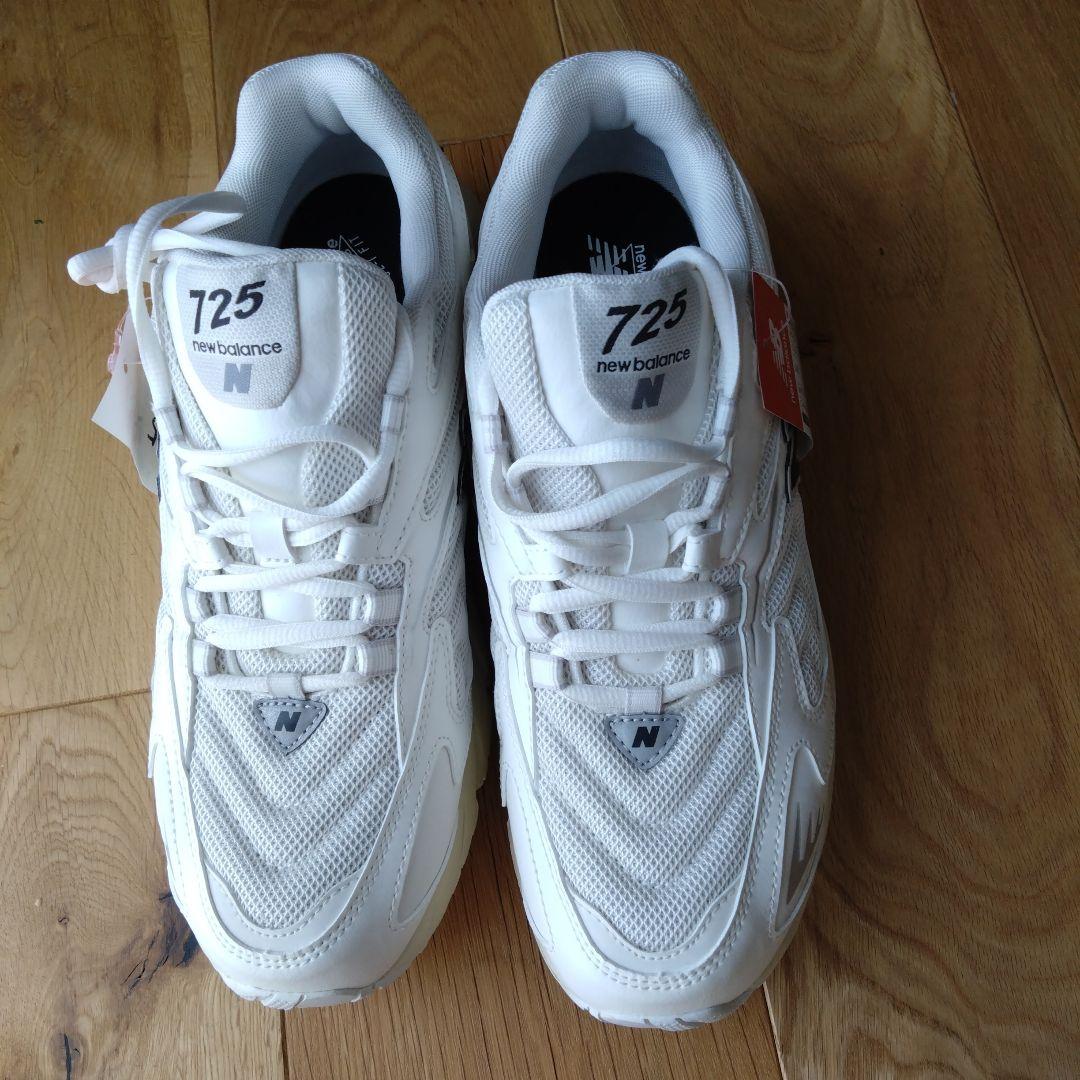 ヒューマンガスニューバランス725 ホワイト　27.5