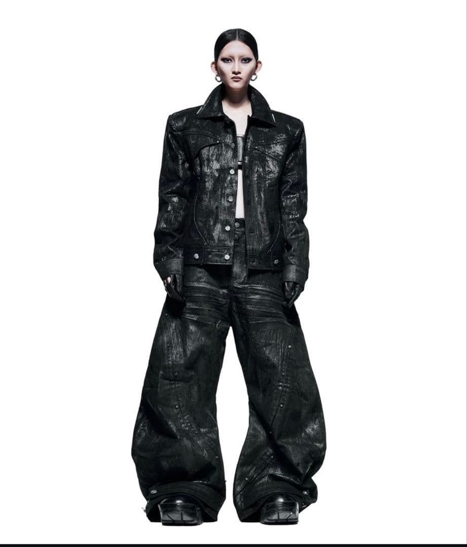 XU RICH ブラックコーティングデニムジャケット