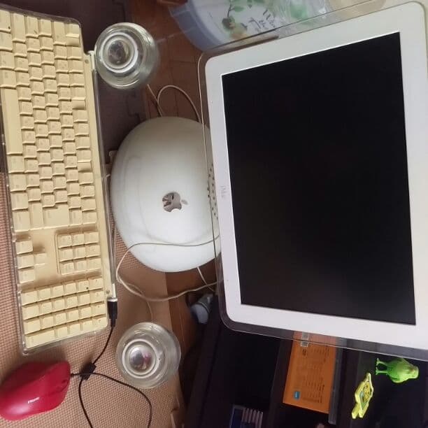 iMacのパソコン本体と付属品