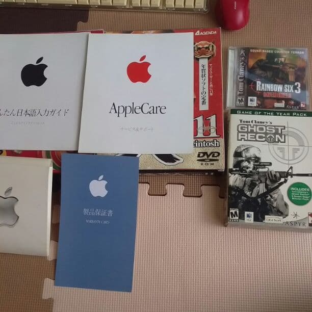 iMacのパソコン本体と付属品