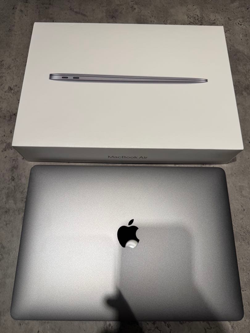 美品　MacBookAir (2020 13インチ)MVH22J/A