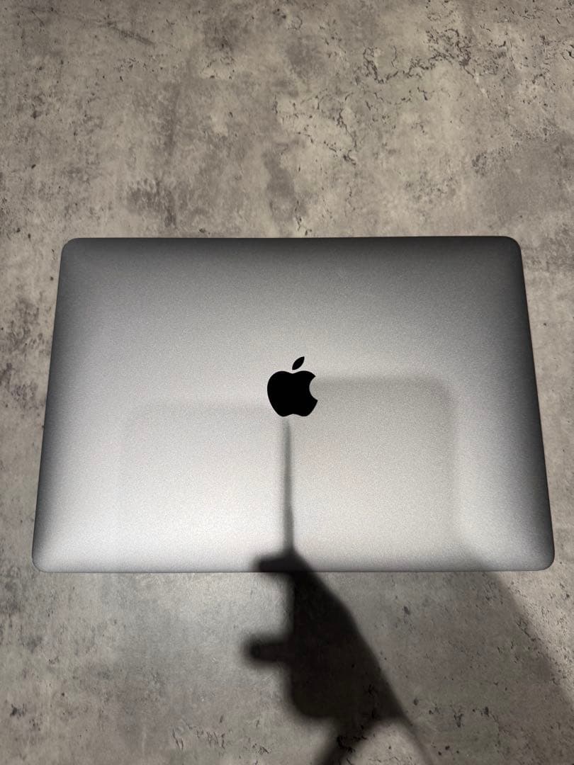 美品　MacBookAir (2020 13インチ)MVH22J/A