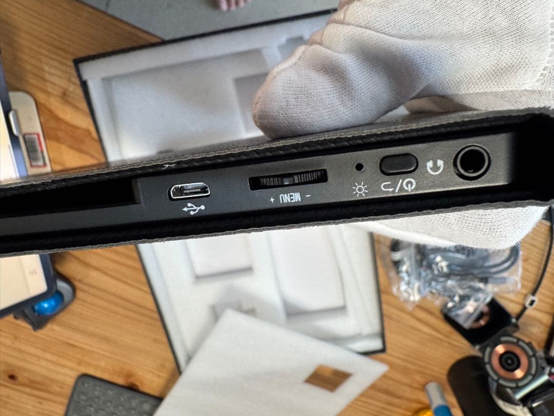 【中古美品】16インチモバイルモニター2.5K解像度（2520x1680）