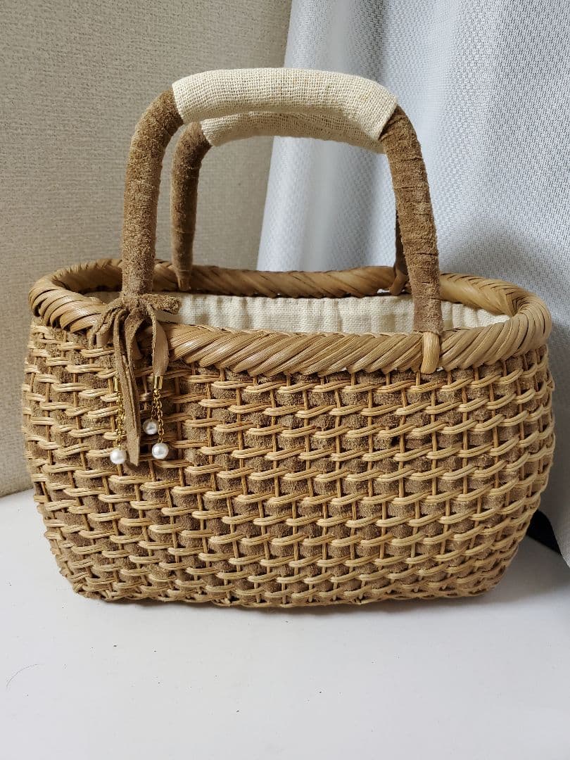 【藤籠バッグ】ハンドメイド バックスキン 革 麻生地 チャーム