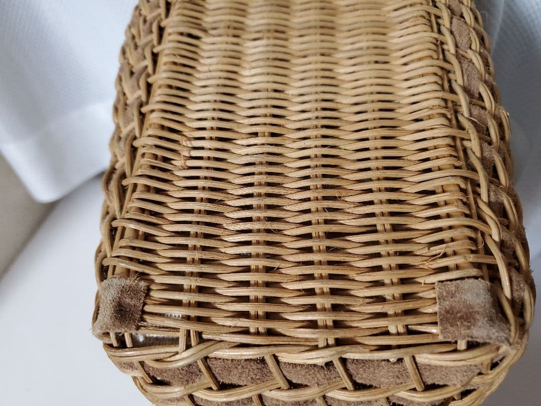 【藤籠バッグ】ハンドメイド バックスキン 革 麻生地 チャーム