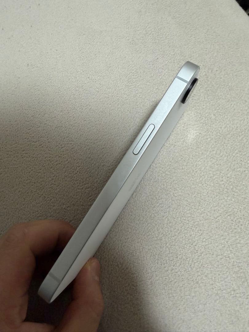 iPhone16e 本体 128GB SIMフリー　ホワイト