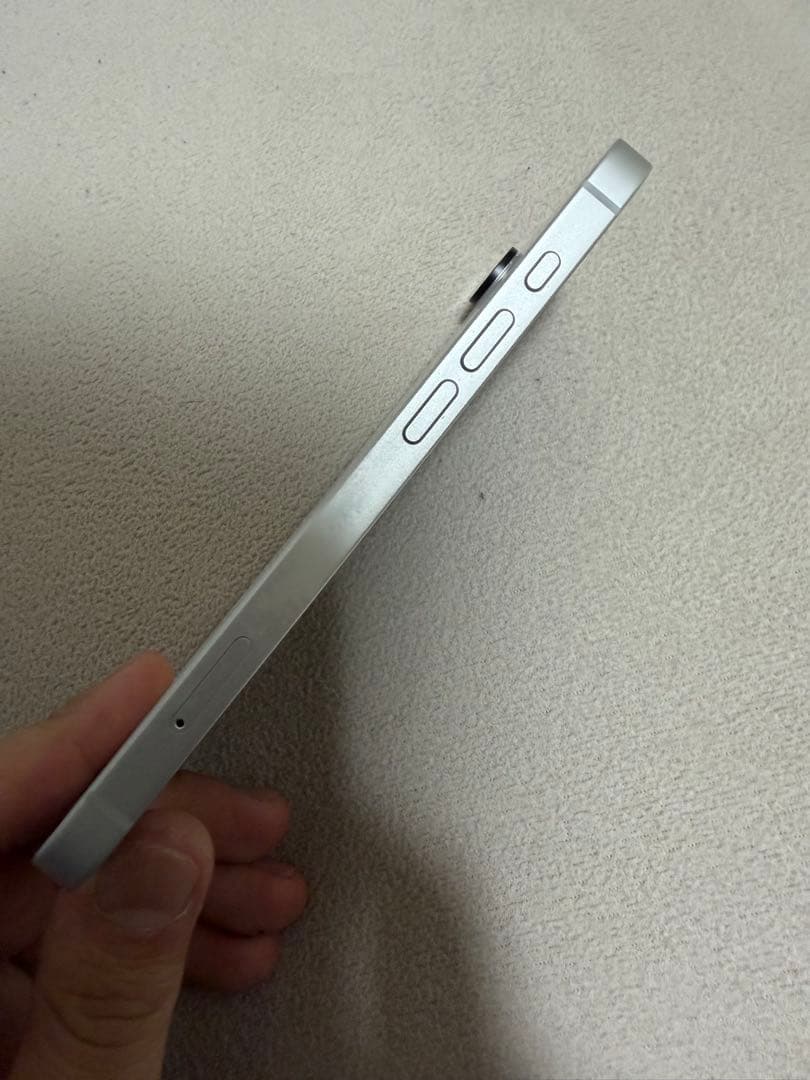 iPhone16e 本体 128GB SIMフリー　ホワイト